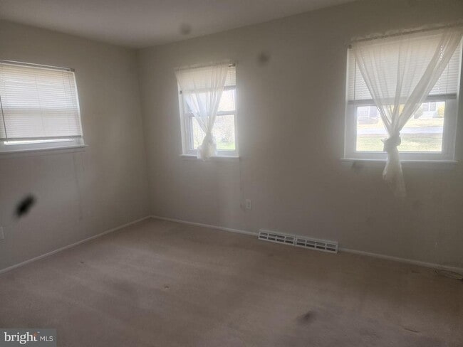 Building Photo - 40235 Beach Dr