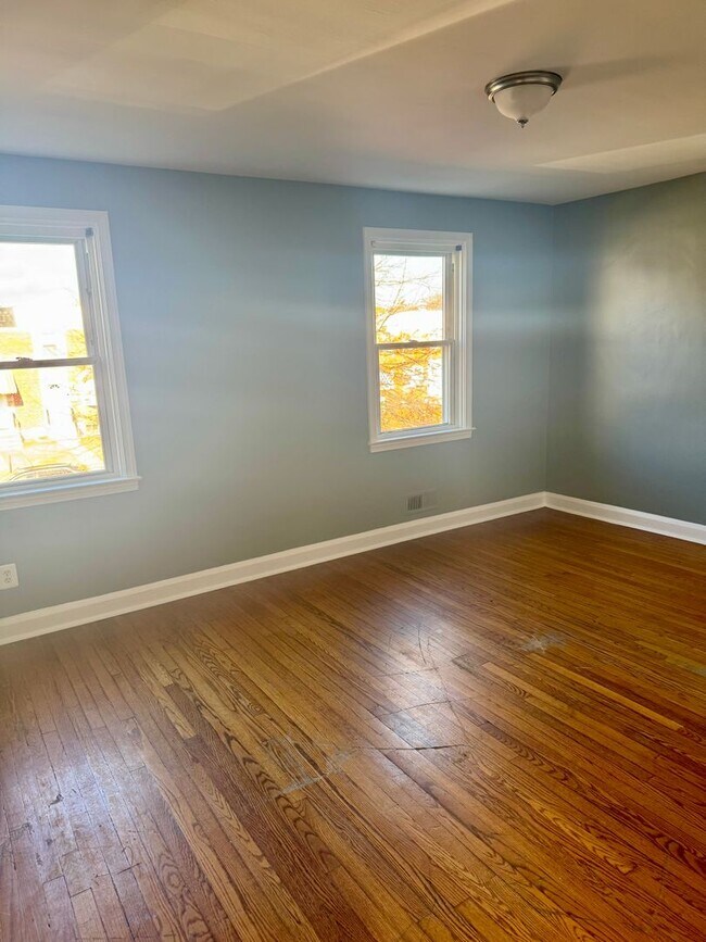 Building Photo - 2 Bedroom  Townhome in Belair-Edison!