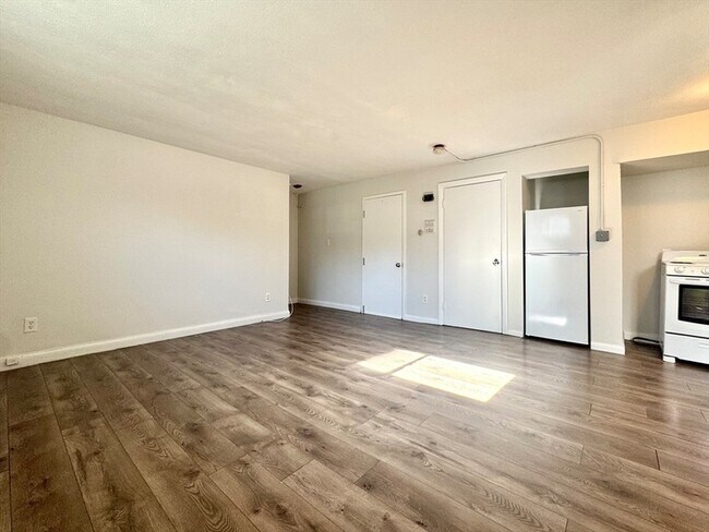 Building Photo - 16 Vinal St