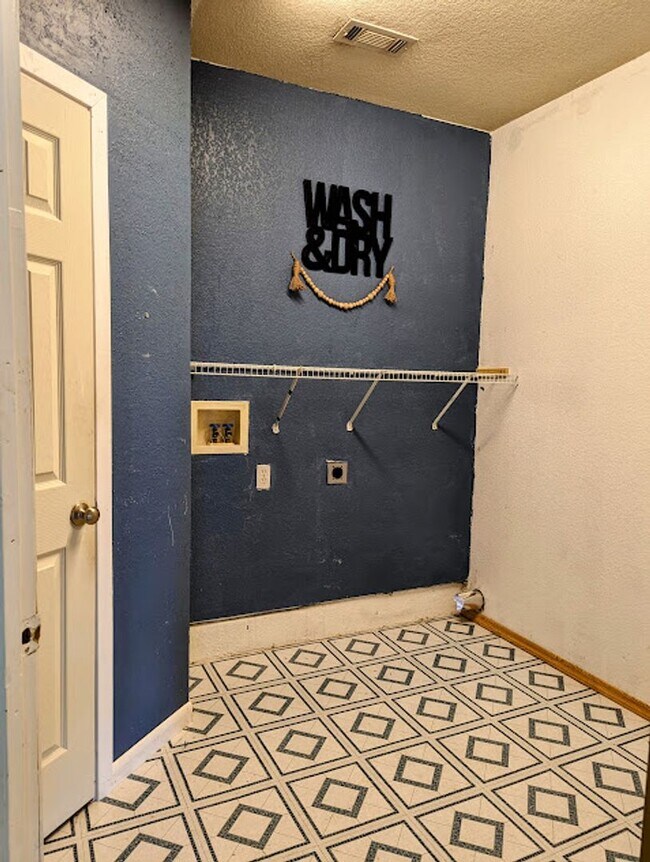 Building Photo - Adorable 3 BD 1 BA House 5 Min to Downtown Springdale