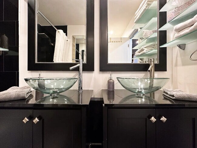 Building Photo - 7401 N Scottsdale Rd