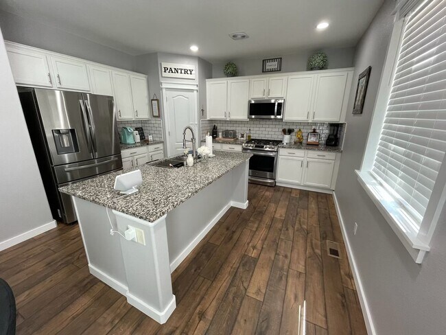 Building Photo - BEAUTIFUL HOME IN BANNING LEWIS RANCH!!!!!!