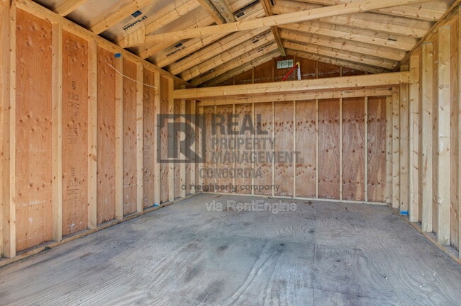 Building Photo - 312 Meadows Rd