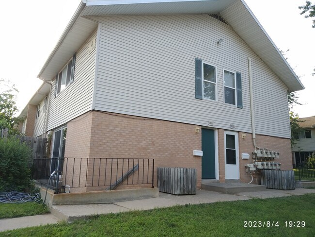 Building Photo - 3601 Kenbrooke Ct