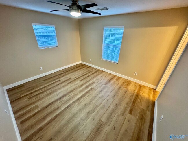 Building Photo - 4013 Pine Ave SW