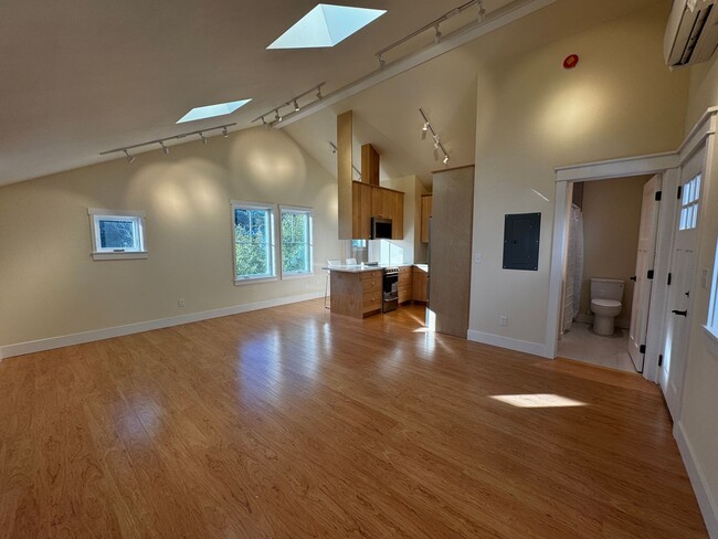 Building Photo - Modern Bainbridge Studio –  Prime Location...