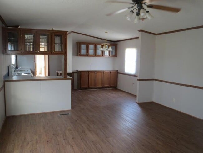 Building Photo - 213 Dogwood Ln