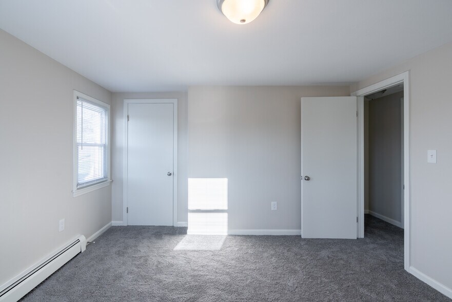 Building Photo - 8 Elm Hill Dr
