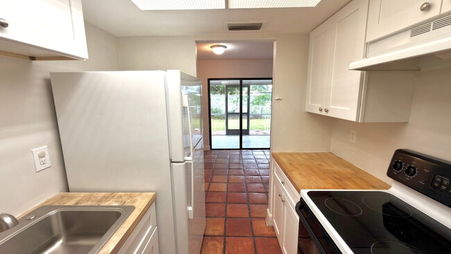 Building Photo - 11450 Char Ann Dr