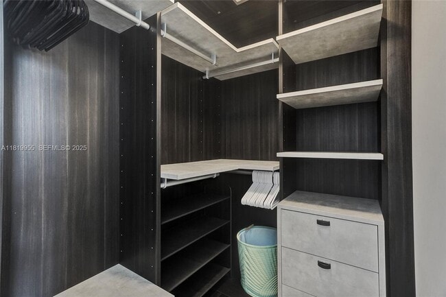 Building Photo - 121 NE 34th St