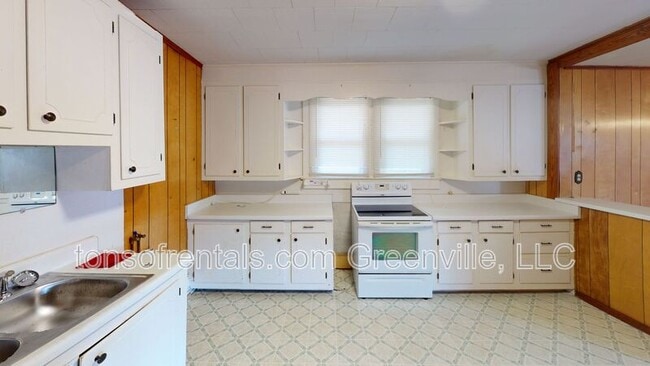 Building Photo - 14 Iselin St