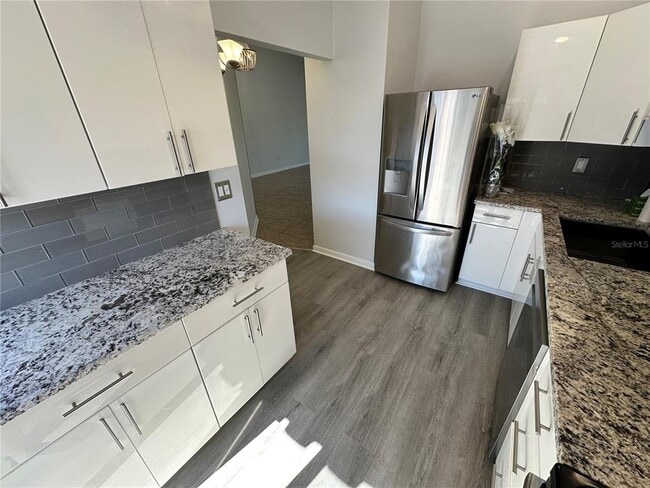 Building Photo - 864 Waterside Ln