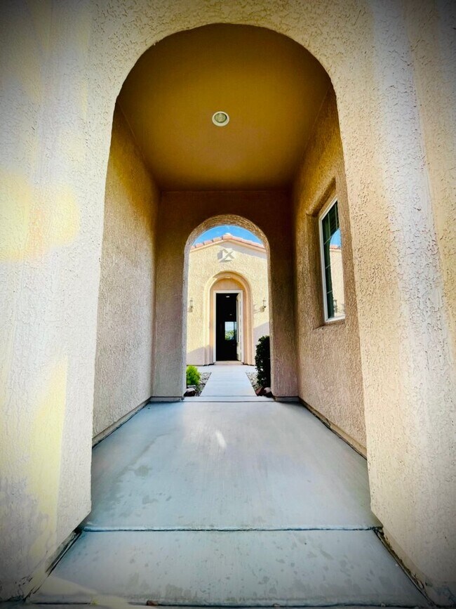Building Photo - AMAZING SINGLE STORY HOME IN “AGE RESTRICT...