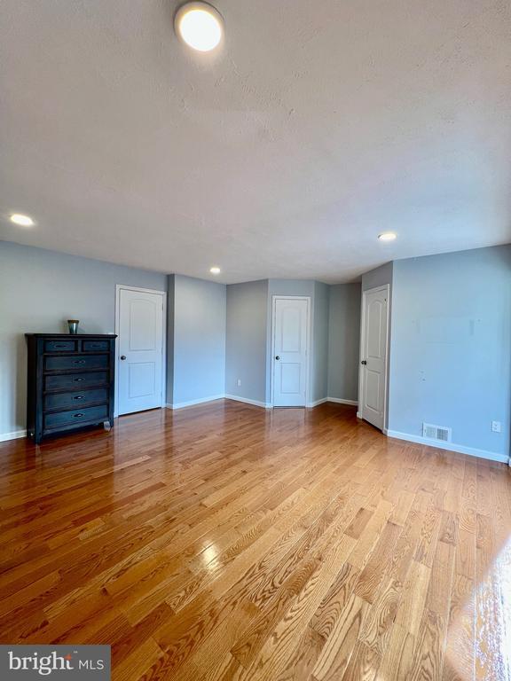 Building Photo - 5 Balamor Ln