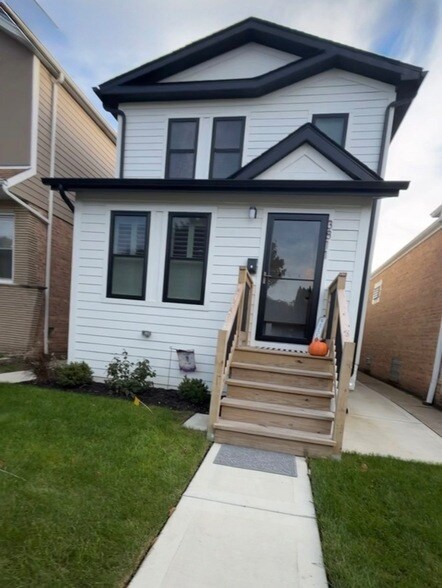 Building Photo - 3811 W 61st St