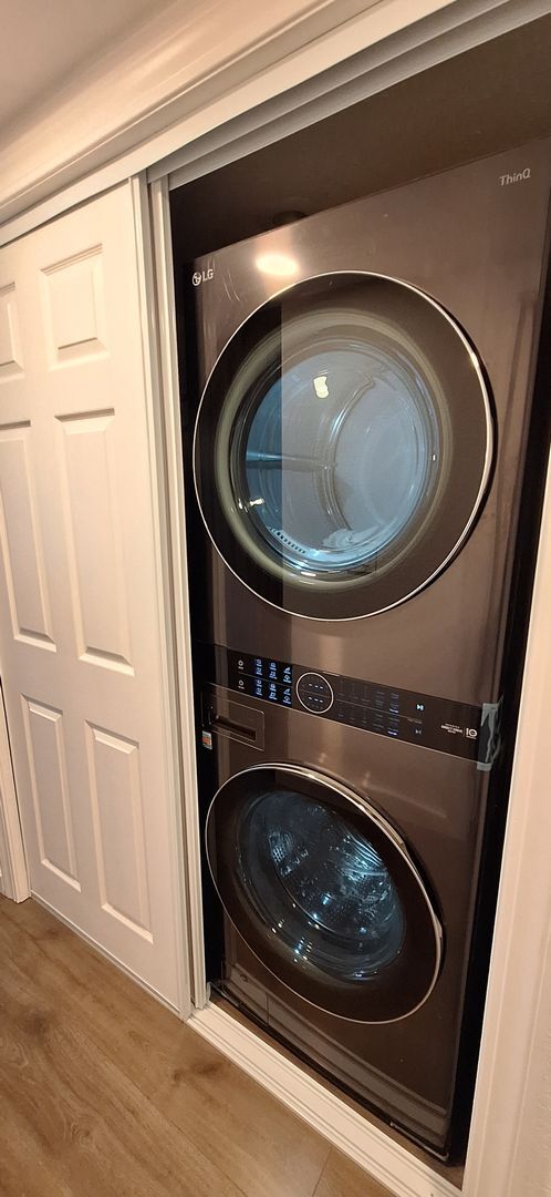 Building Photo - Luxurious 2-Bed, 2-Bath Condo with Spectacular Views and Designer Upgrades in Kirkland!!