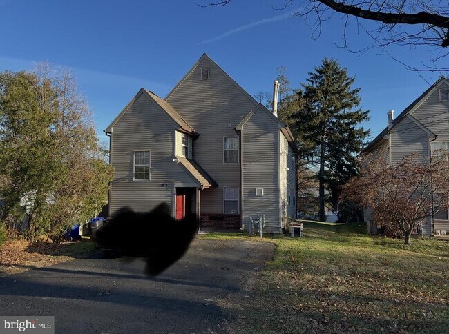 Building Photo - 83 W Laurel Ave