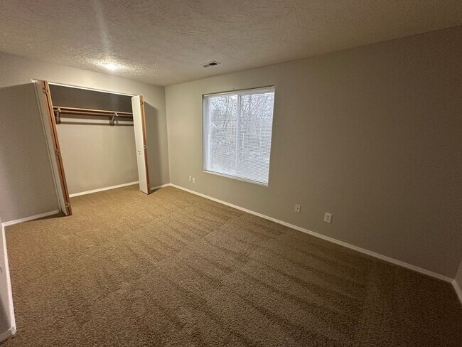 Building Photo - 9505 SW 47th Ave