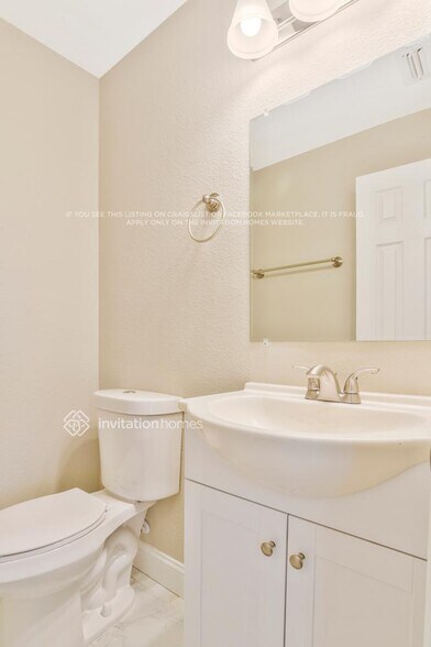 Building Photo - 316 E Rose Ln