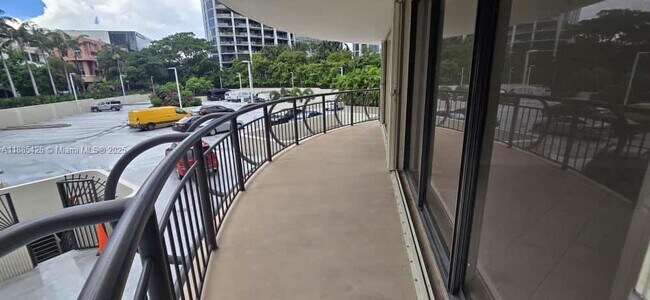 Building Photo - 2843 S Bayshore Dr