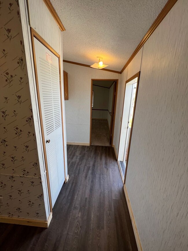 Building Photo - 2 Bedroom 2 Bath Updated Mobile Home in Cliffview Mobile Home Park. Very well kept-up area.