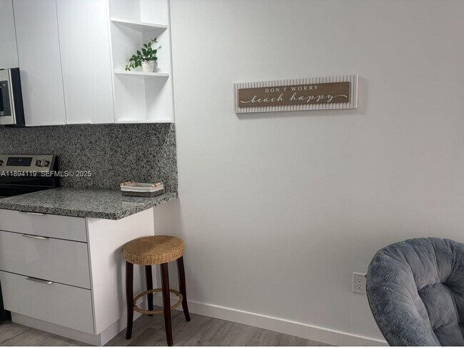 Building Photo - 1255 Collins Ave