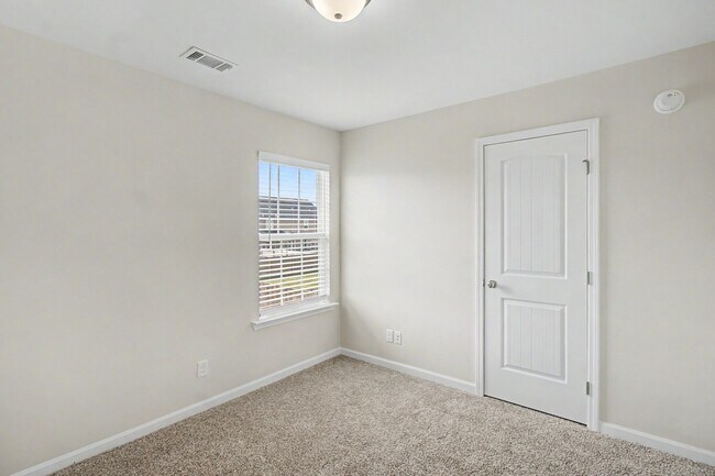 Building Photo - 319 Herty Ln