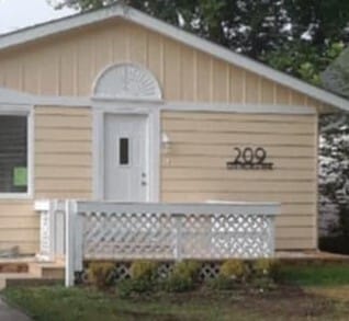 Building Photo - 209 E Pineview Dr