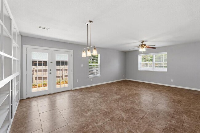 Building Photo - 7000 Shannon Dr