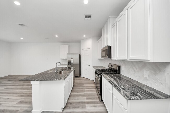 Building Photo - 10327 Sylvan Wds Trl