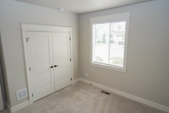 Building Photo - 3406 E Girdner Dr