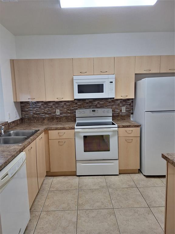 Building Photo - 495 Las Cortes Ln