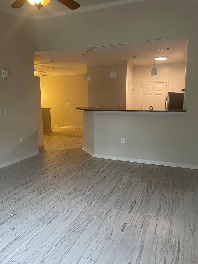 Building Photo - 1BR 1 B available 10/3/24- Carriage Hill