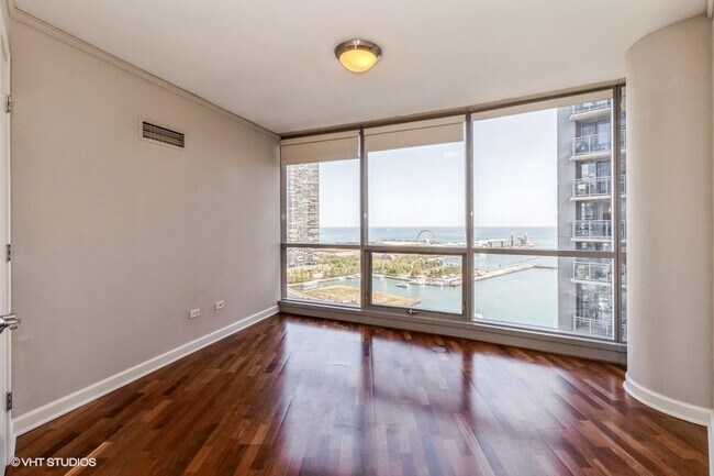 Building Photo - 420 E Waterside Dr