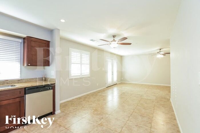 Building Photo - 5106 S Fairfield Dr