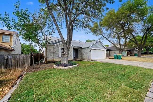 Building Photo - Great Home Near Randolph AFB - Realtor Com...