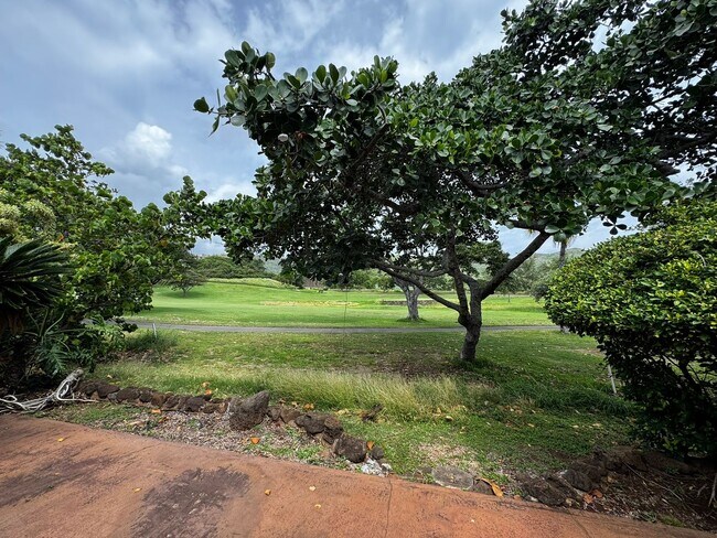 Building Photo - 3/2/2 - Spacious Golf Course Home in Gated Queens Gate II