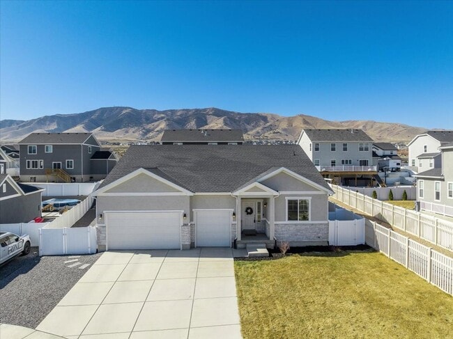 Building Photo - Gorgeous 5 Bedroom Home in Saratoga Springs!