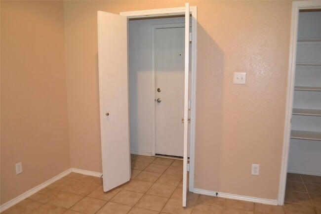 Building Photo - 1520 Carrigan Ln