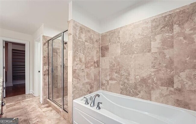 Building Photo - 213 Knob Hills Cir