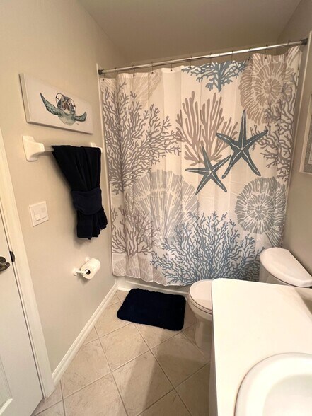 Building Photo - 16635 Lake Cir Dr