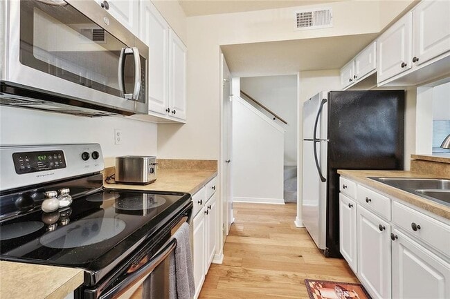 Building Photo - 203 Plimsol Ct