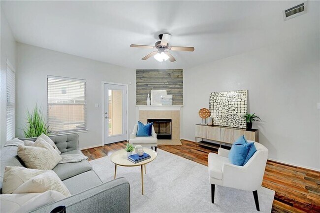 Building Photo - 212 Housefinch Loop