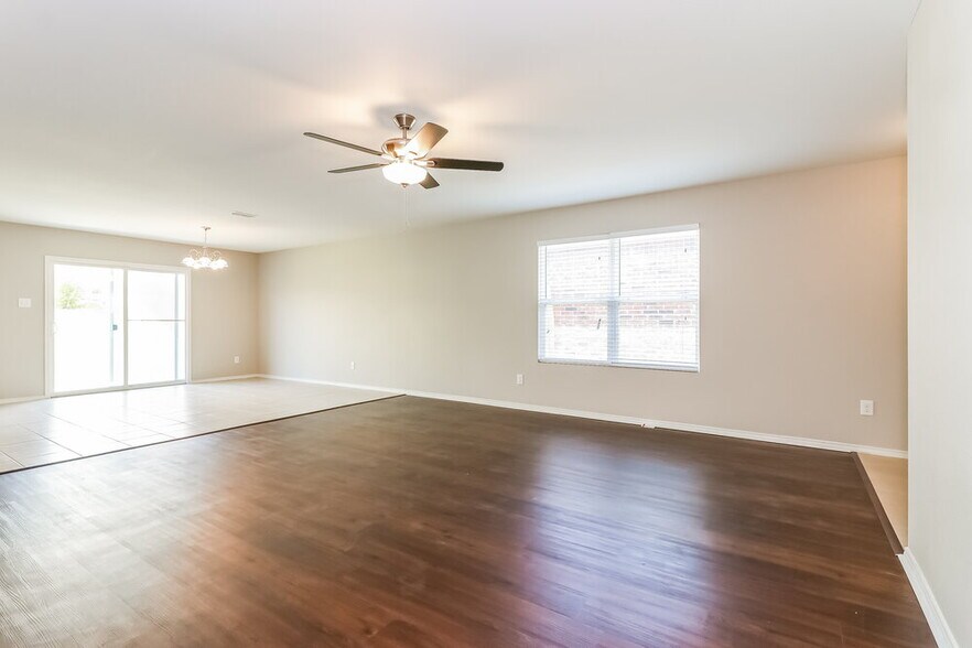 Building Photo - 3132 Middleview Rd