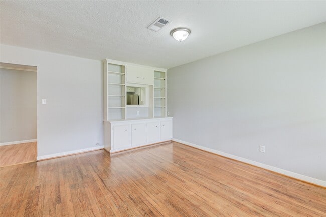 Building Photo - 5907 Nelwyn St