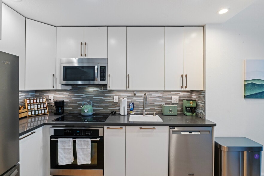 Building Photo - 1 Daniel Burnham Court