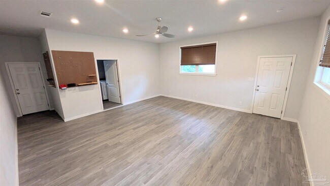 Building Photo - 5912 Sarah Dr