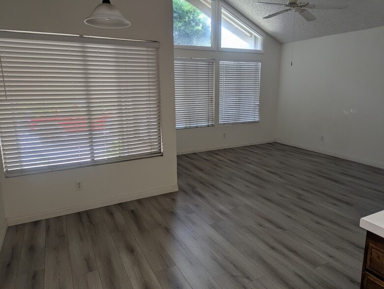 Building Photo - 1046 Canal St