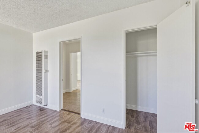 Building Photo - 5117 Crenshaw Blvd