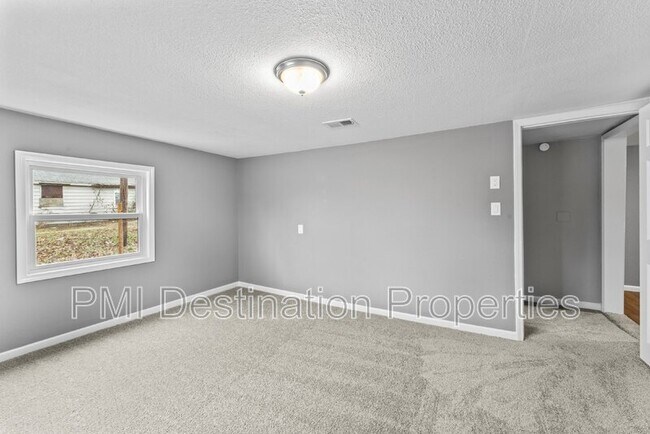 Building Photo - 15508 Loring Rd